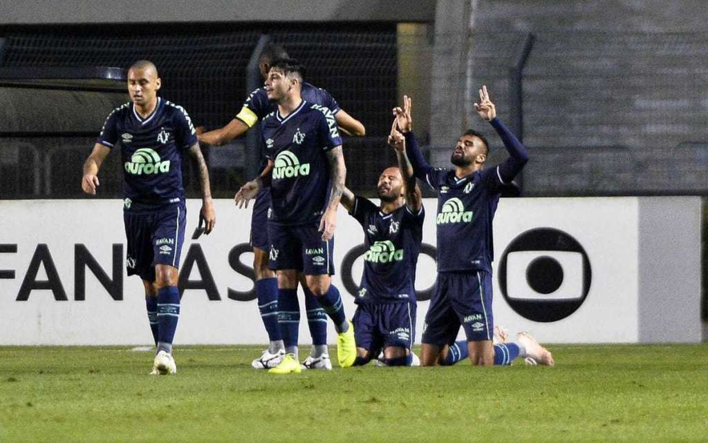Chapecoense derrota Santos no Pacaembu - Reprodução/Chapecoense