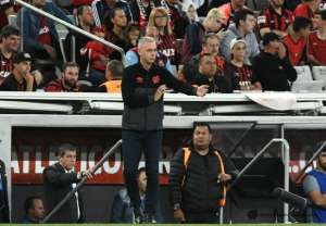 Seleção FI do Brasileirão com 'coadjuvantes' e técnico salvador