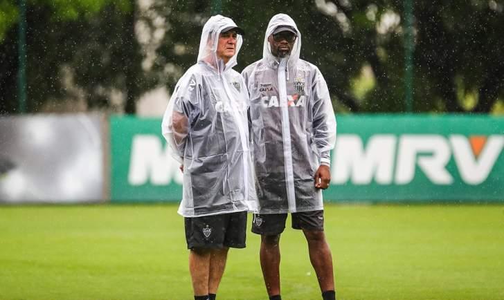 Brasileirão: Com dores musculares, Yimmi Chará desfalca Atlético-MG, que terá três baixas contra o Paraná