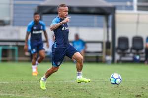 Luan volta a ficar fora de treino e preocupa Grêmio para pegar o São Paulo