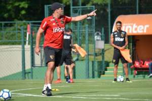 'São Paulo tem elenco e peças para jogar melhor', afirma André Jardine