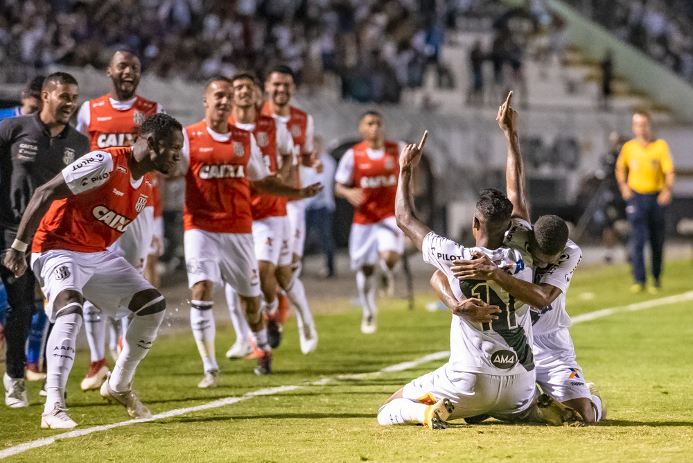 Mesmo recuada, estratégia da Ponte foi correta na vitória sobre o Coritiba