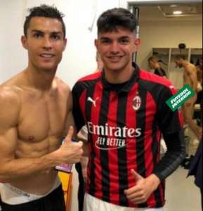 Melhor do mundo tira selfie e expõe nudez de adversário. Dá uma olhada!