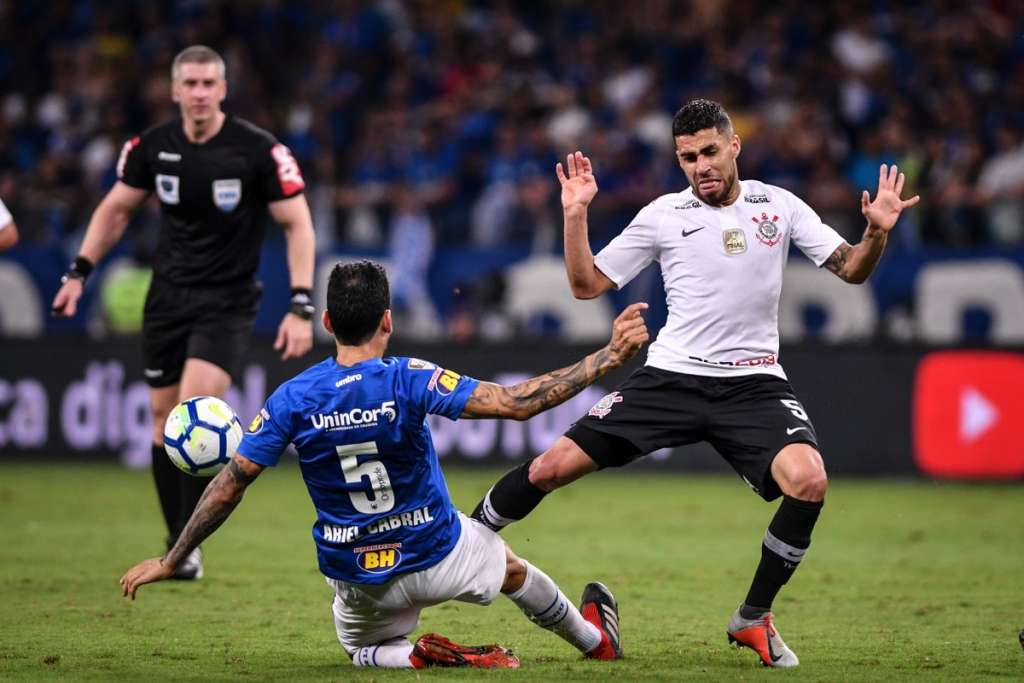 Cruzeiro x Corinthians - Menos de um mês depois, reedição da final da Copa do Brasil