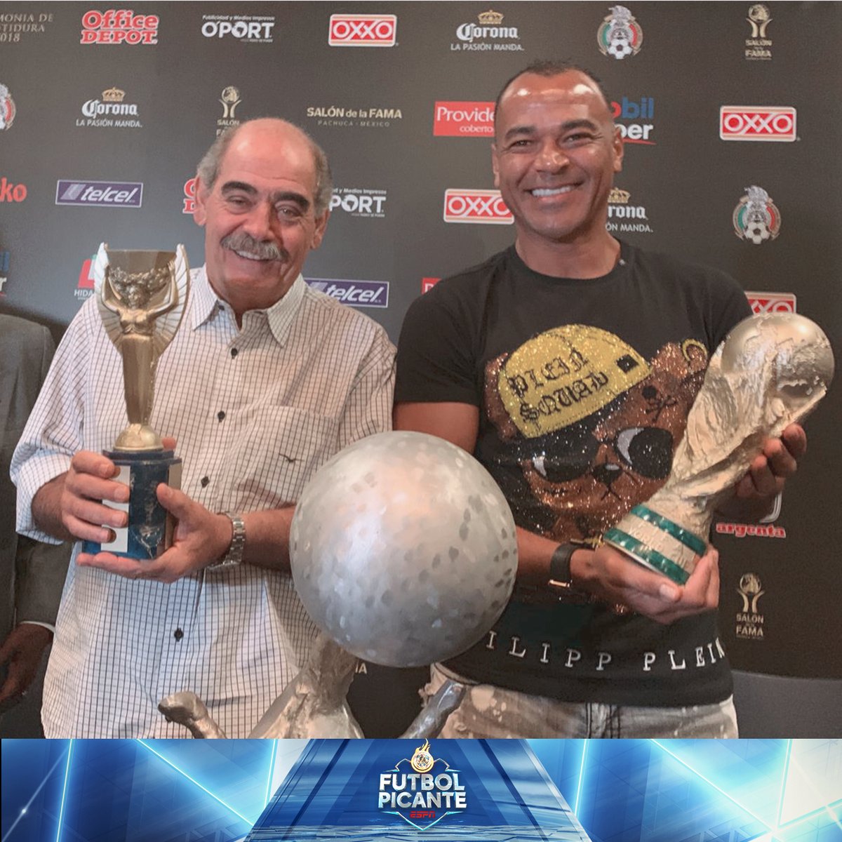 Cafu e Rivelino são homenageados no México e entram para Salão da Fama do Futebol