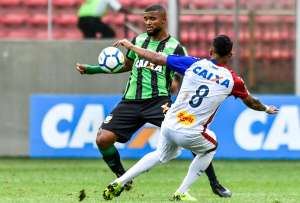 Santos mira zagueiro de candidato ao rebaixamento no Brasileirão