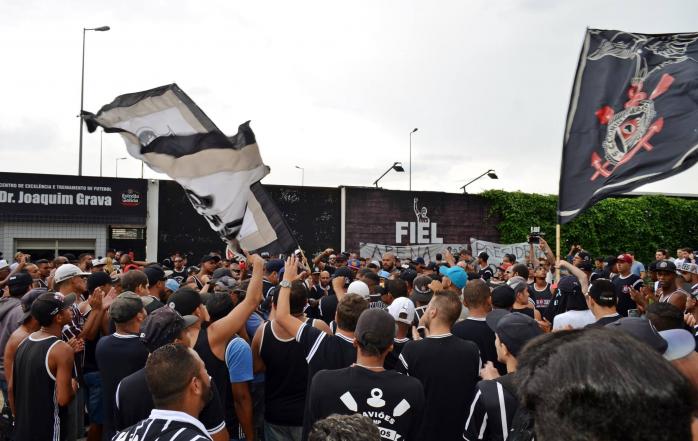Com medo do rebaixamento, Gaviões da Fiel convoca protesto contra má fase do Corinthians