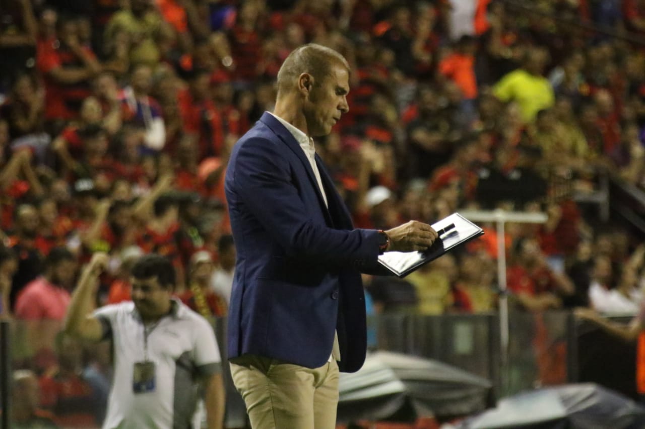 “Estou feliz com o ponto”, diz técnico do Sport após empate sem gols com Vitória