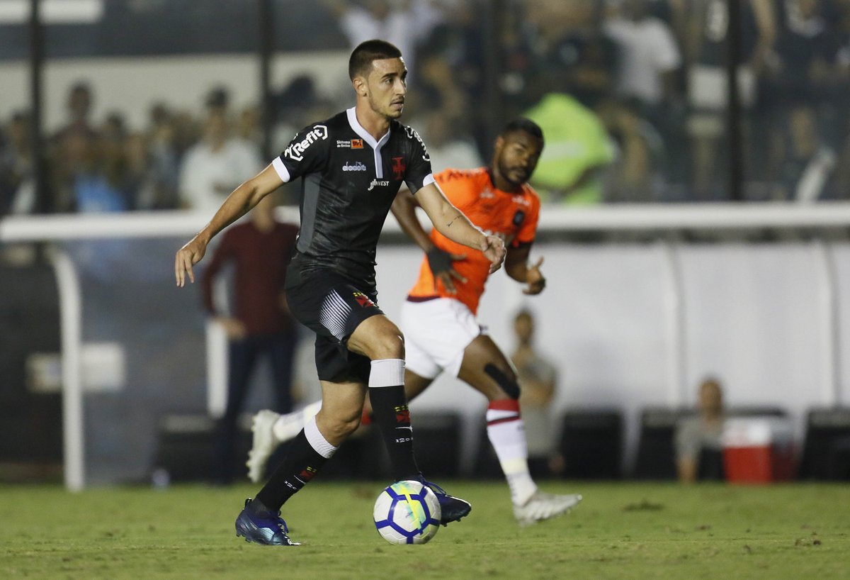 Tiago Nunes celebra empate do Atlético-PR contra o Vasco no finalzinho