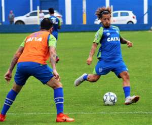 Série B: Torcida invade aeroporto para apoiar o Avaí no embarque para Maceió