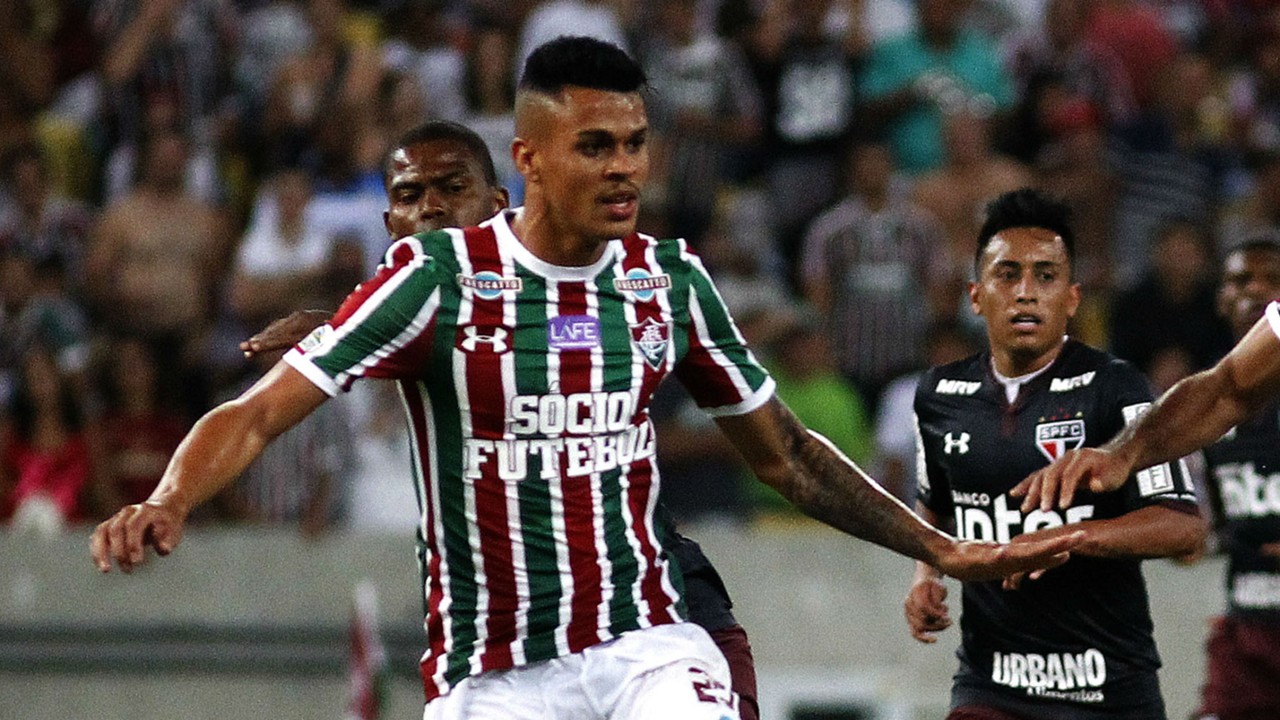 Corinthians abre negociação para contratar volante Richard, do Fluminense