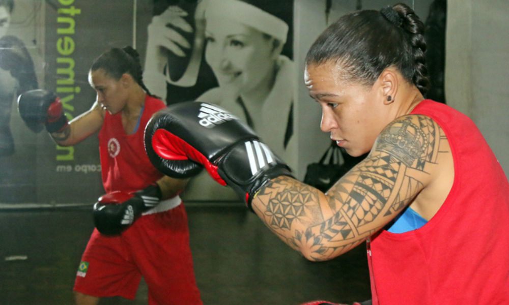 Na Índia, Beatriz Ferreira derrota romena na estreia pelo Mundial de Boxe