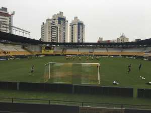 Série B: Mazola minimiza atrito entre atletas e recusa secar rivais: “Pensar no Criciúma”