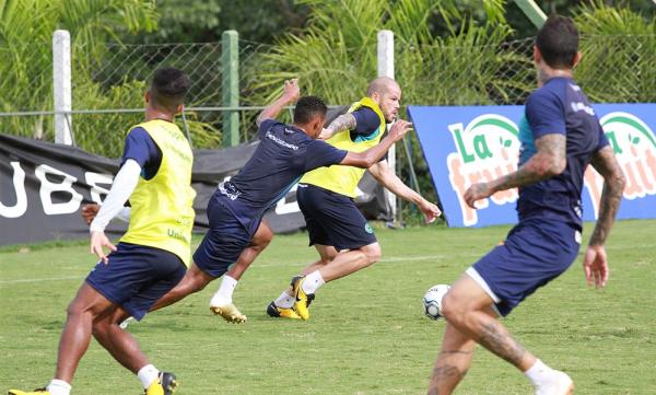 Série B: Goiás fecha treino e encerra preparação para pegar o Oeste