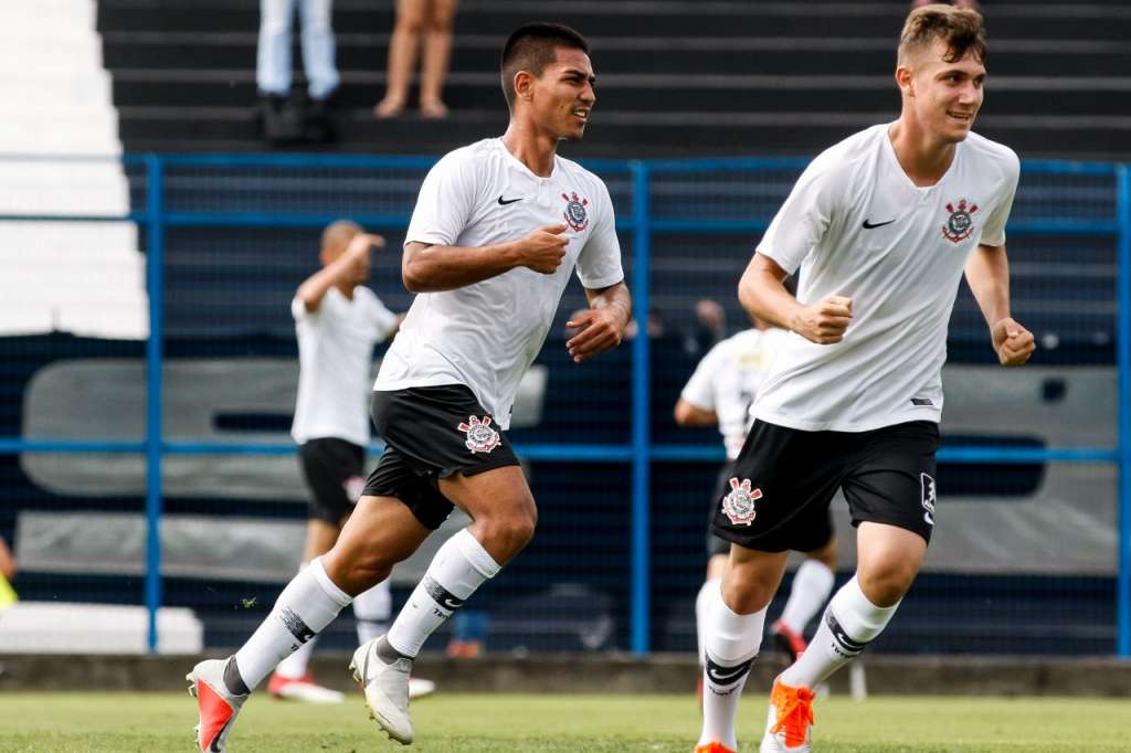 Corinthians vence Palmeiras na primeira partida da grande final do Paulistão