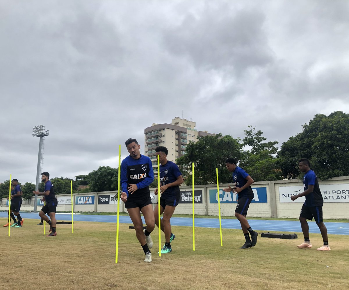 ​Mais confortável, Botafogo encara o Inter para zerar risco de queda