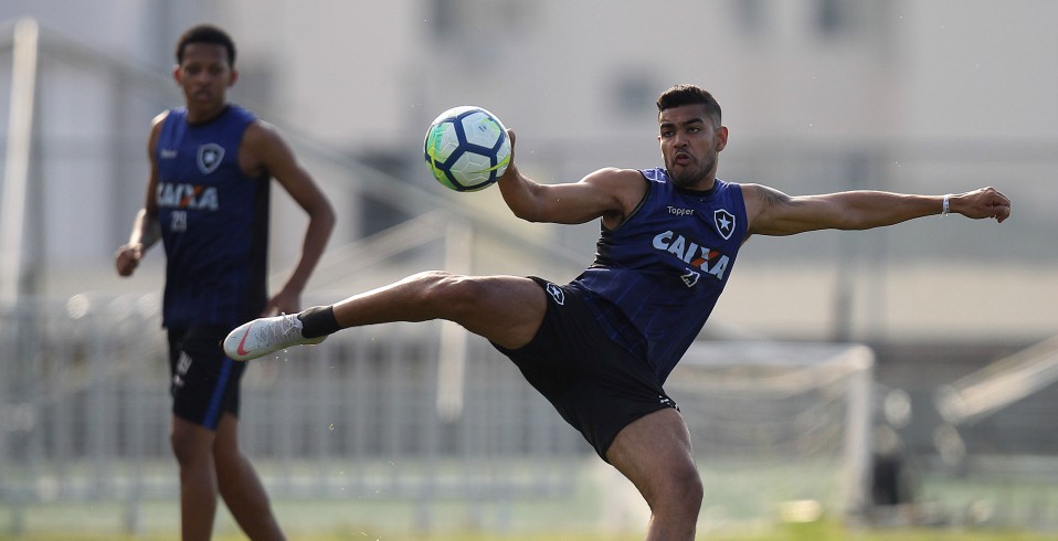 Atacante do Botafogo espera que “Lei do Ex” entre em ação contra o Internacional