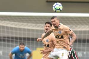 Em má fase, Santos treina no Rio de Janeiro antes de embarcar para BH