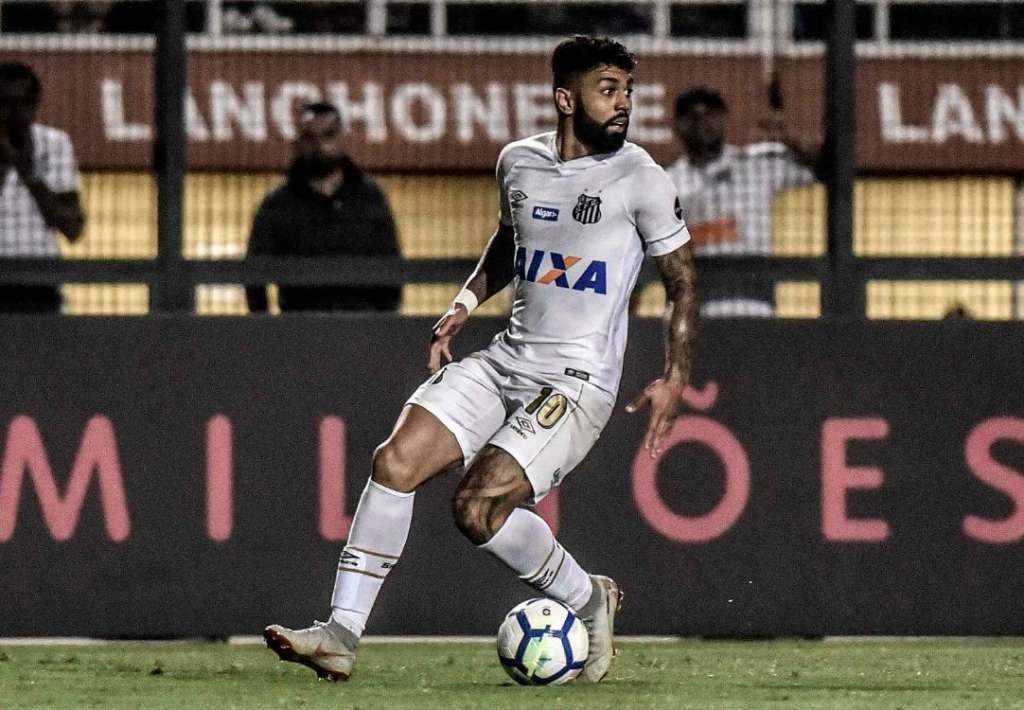 O atacante Gabigol é um dos nomes que estão sendo analisados pela diretoria do Palmeiras