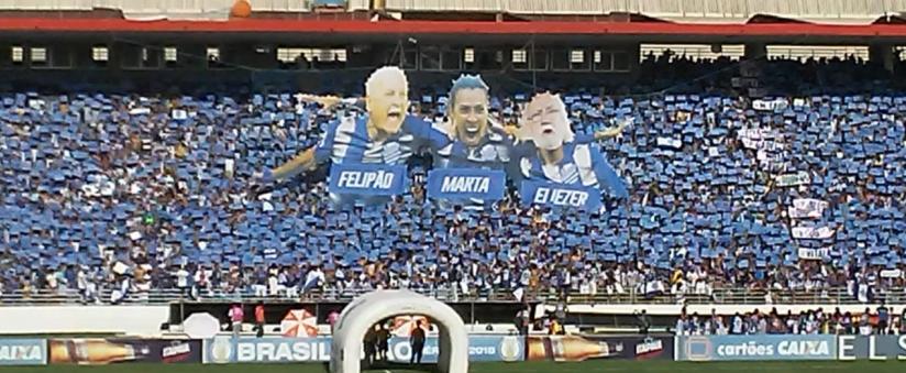 Mosaico no Rei Pelé homenageia o técnico Felipão, a supercraque Marta e o cantor Eliezer.