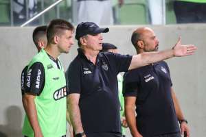 A três rodadas para o fim, Levir ainda sonha com vaga do Atlético-MG no G4