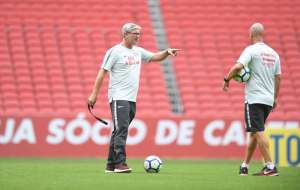 Contra o Botafogo, Odair Hellmann garante Internacional focado em busca do título