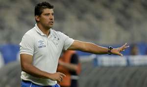 Sidnei minimiza ausência de Dedé e tira culpa da zaga no gol sofrido pelo Cruzeiro