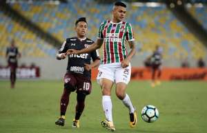 Após Douglas, Corinthians tenta trazer outro atleta do Flu para substituir Maycon