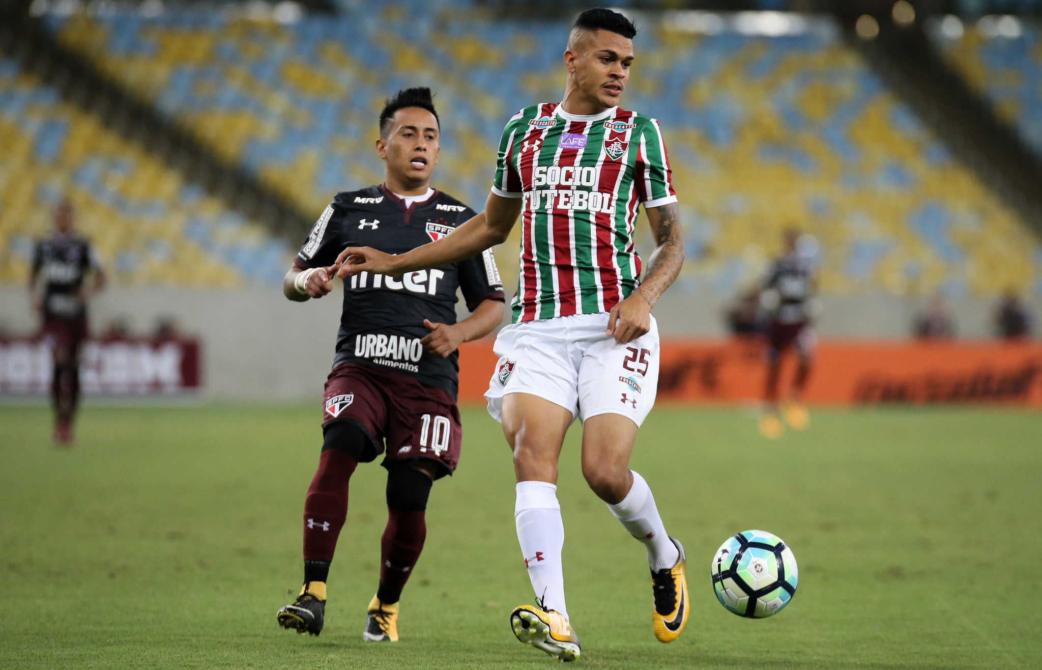 Após Douglas, Corinthians tenta trazer outro atleta do Flu para substituir Maycon