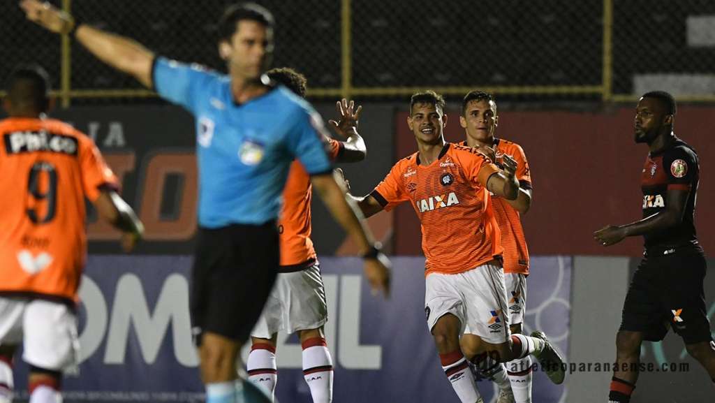 João Burse lamenta derrota do Vitória em casa: 