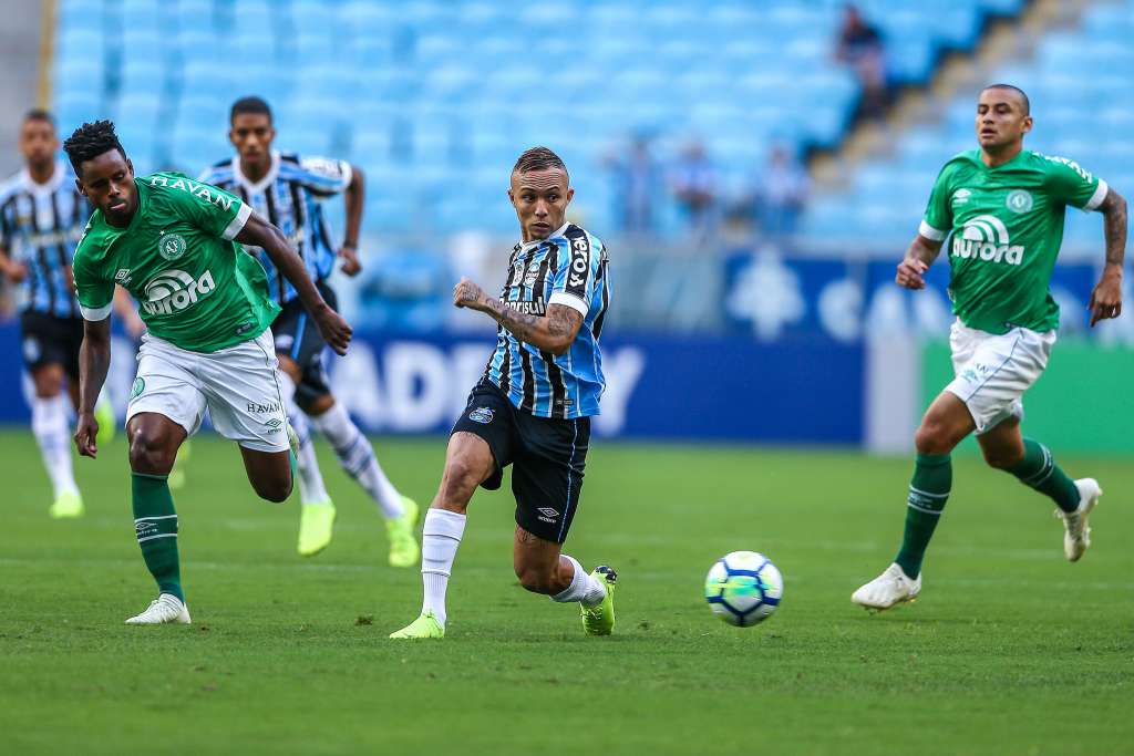 Claudinei reconhece atuação da Chapecoense, mas projeta 'final' contra o Sport