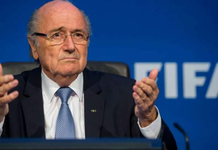 Blatter pede para a Fifa ‘não vender o futebol’ e cobra intervenção interna