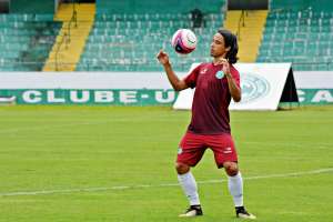 Série B: Guarani anuncia renovação de contrato do volante Ricardinho