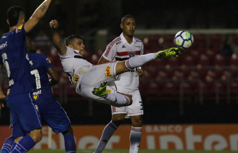 Diego Souza marcou um bonito gol contra o Cruzeiro - Rubens Chiri / saopaulofc.net