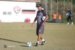 ‘Não como grama e nem rasgo dinheiro’, explica Lisca após empate do Ceará