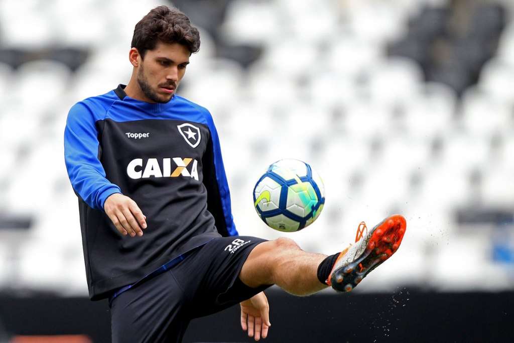 Rabello confia em vaga do Botafogo na Libertadores e lamenta ausência de Carli