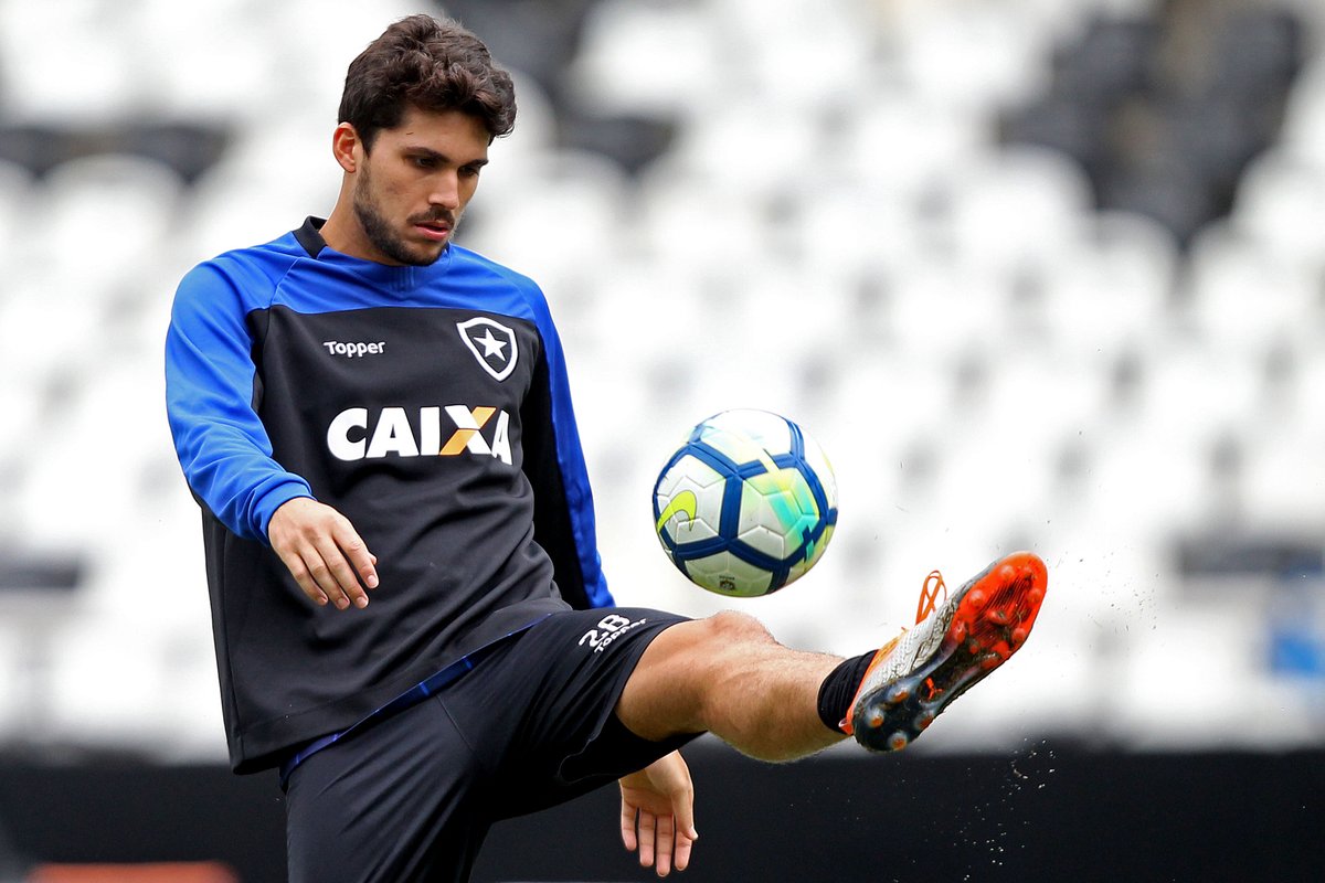 Rabello confia em vaga do Botafogo na Libertadores e lamenta ausência de Carli