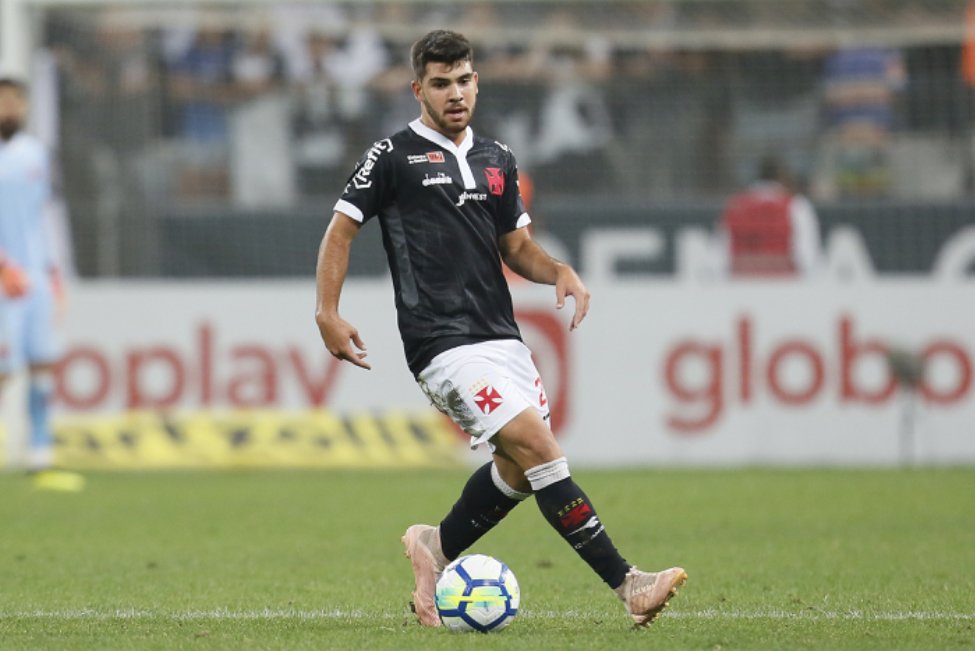 Recuperado, Maxi López treina e deve reforçar o Vasco contra o São Paulo