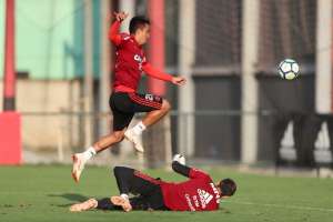 Em alta no Flamengo, César mantém a esperança por título: 'É vencer e aguardar'