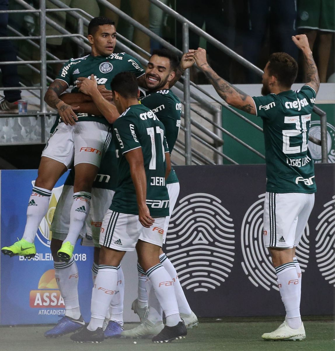 Palmeiras joga e ‘seca’ rivais para festejar 3º título atuando em sua nova arena