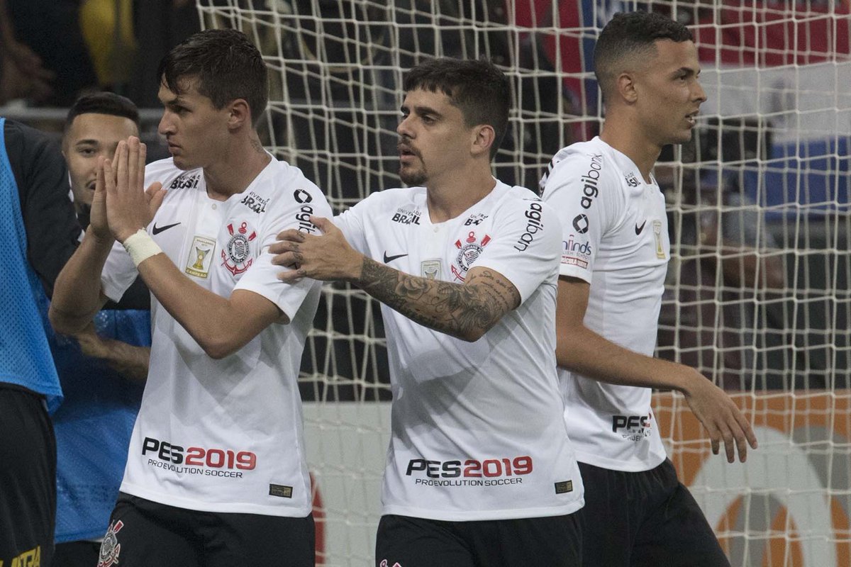 Corinthians visita Atlético-PR para se livrar do rebaixamento no Brasileiro