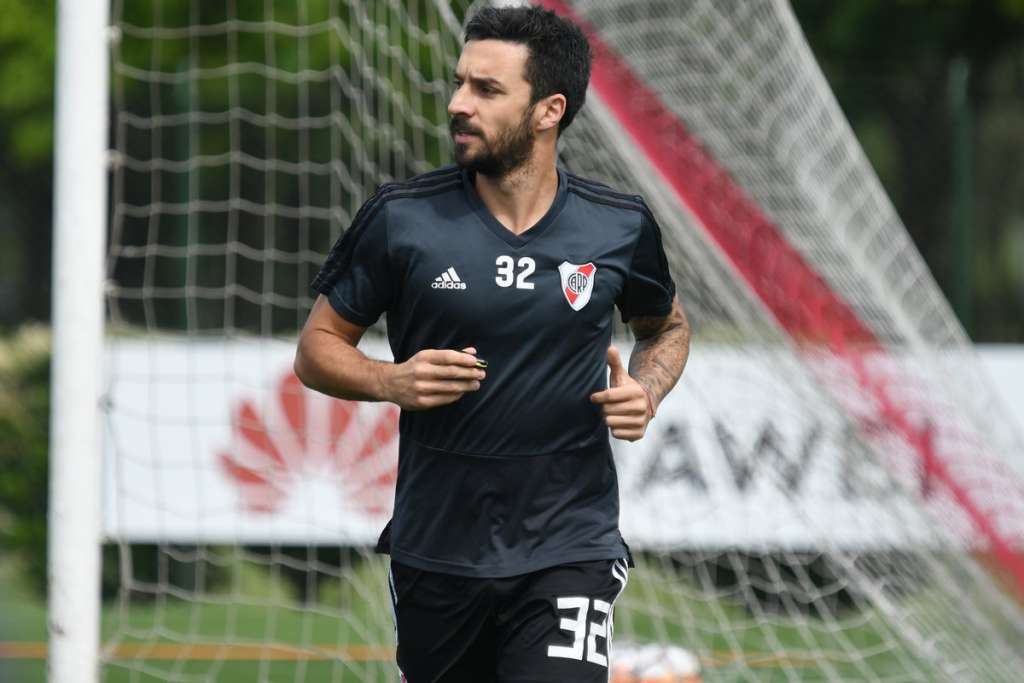 Scocco volta a sentir lesão e desfalca o River contra o Boca na grande final
