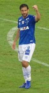 Cruzeiro 3 x 0 Vitória - Raposa alternativa dá um empurrão para baiano cair