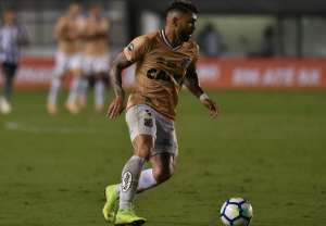Atacante do Santos reclama da arbitragem no empate com Botafogo