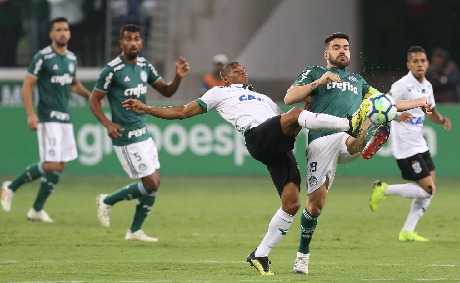 Dudu ‘rouba a cena’ na goleada do Palmeiras