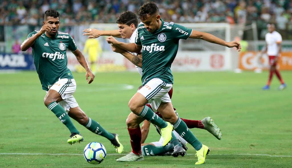 Felipão admite ansiedade: 'Não ganhamos o título, mas estamos encaminhando'