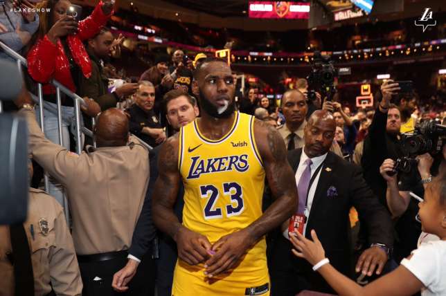 Basquete: No retorno a Cleveland, LeBron marca 32 pontos em vitória do Lakers