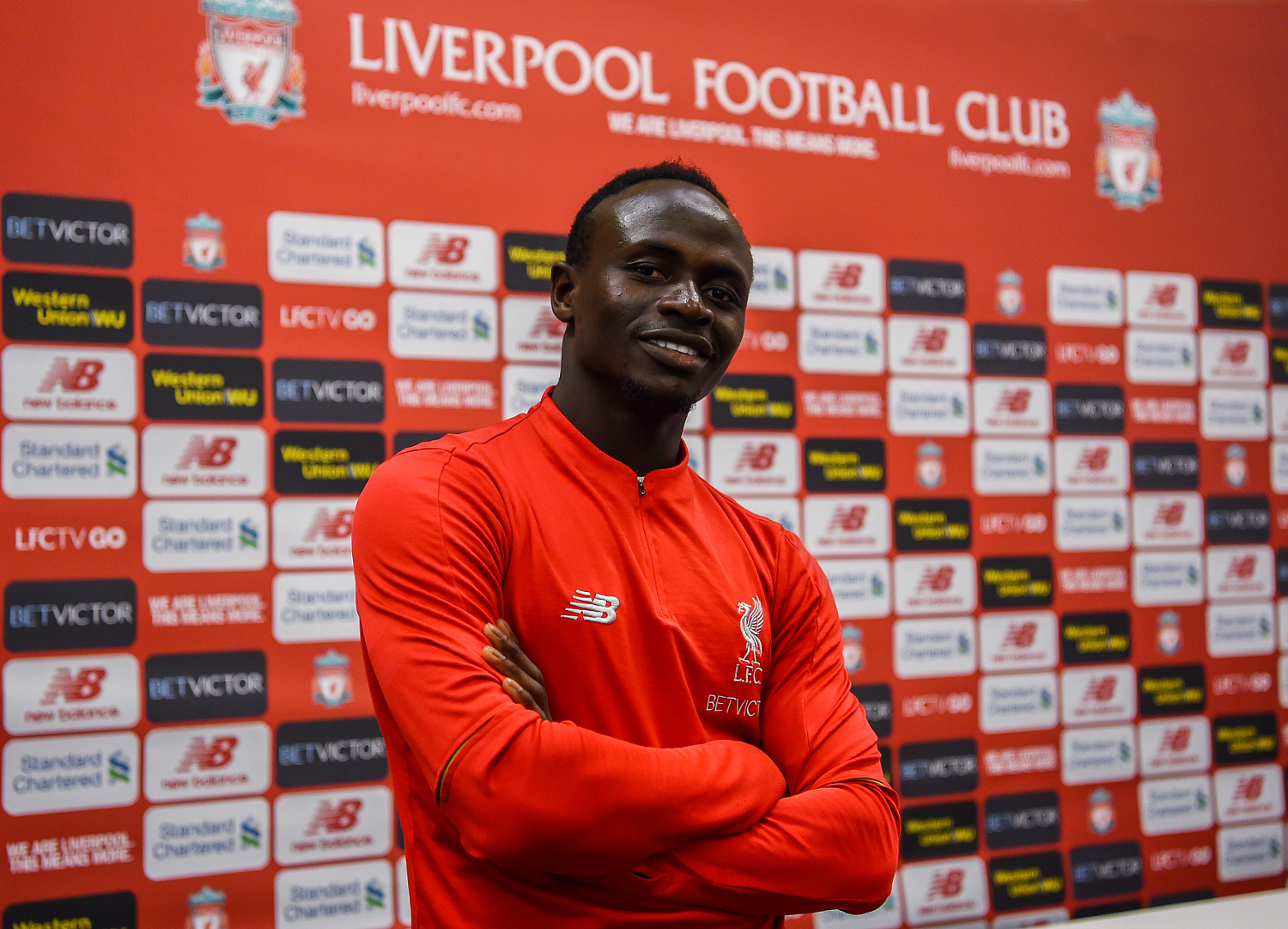 Inglês: Liverpool renova com destaque por mais cinco temporadas