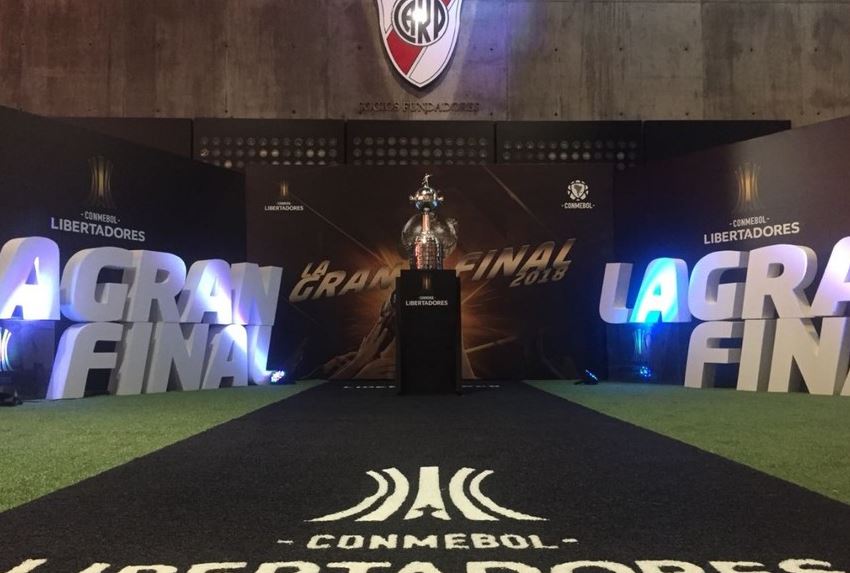 Libertadores: Antes da decisão, taça de campeão é exposta na casa do River