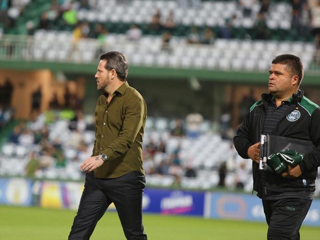Série B: Coritiba acerta permanência de ex-técnico do Guarani para 2019